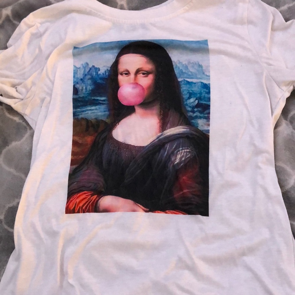 White graphic T-shirt small